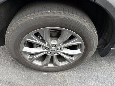 Used 2022 Ford Explorer XLT w/ Equipment Group 202A image 7