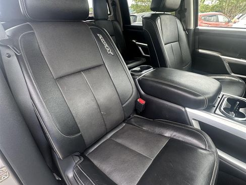 Used 2019 Nissan Titan PRO-4X w/ Pro-4x Convenience Package AWD/4WD image 12