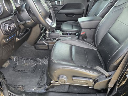 Used 2022 Jeep Wrangler Unlimited Sahara 4xe image 18