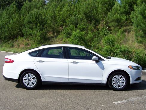 Used 2014 Ford Fusion S FWD image 5