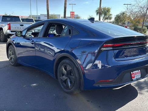 Used 2024 Toyota Prius LE image 5