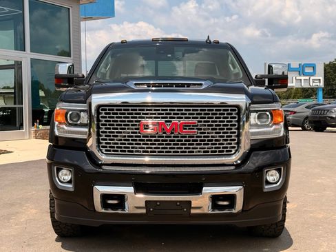 Used 2017 GMC Sierra 2500 Denali w/ Duramax Plus Package AWD/4WD image 5