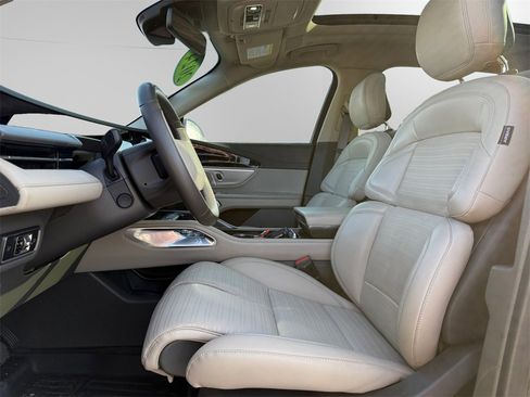 Used 2024 Lincoln Nautilus Reserve w/ Equipment Group 203A image 9