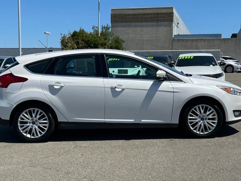 Used 2016 Ford Focus Titanium FWD image 6