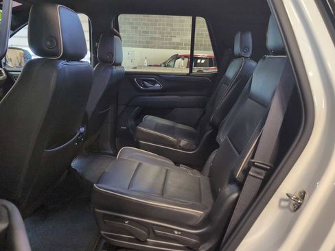Used 2022 GMC Yukon SLT w/ SLT Luxury Package image 24