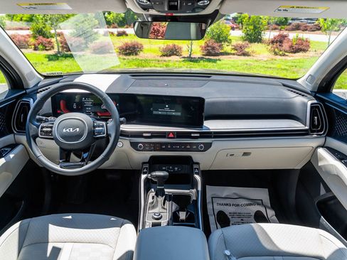 Used 2025 Kia Sorento EX w/ Panoramic Sunroof Package FWD image 23