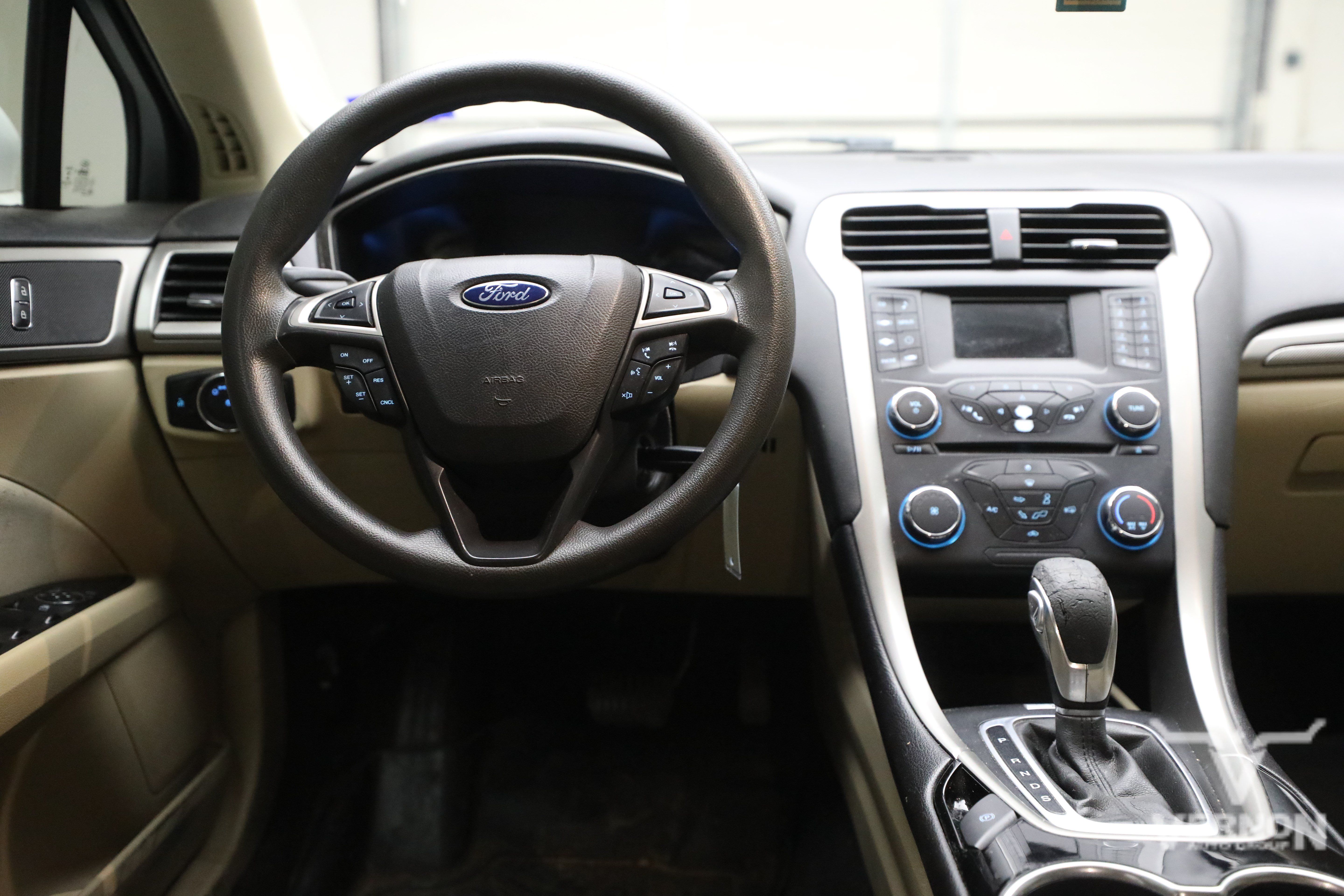 Used 2014 Ford Fusion SE FWD image 8