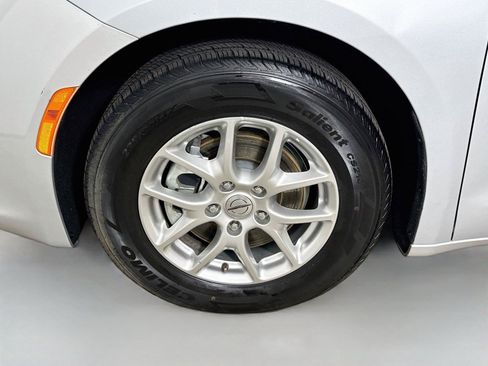 Used 2023 Chrysler Voyager LX FWD image 29