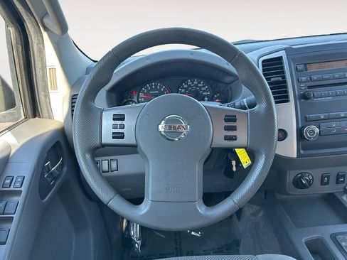 Used 2012 Nissan Frontier SV w/ SV Premium Utility Pkg AWD/4WD image 13