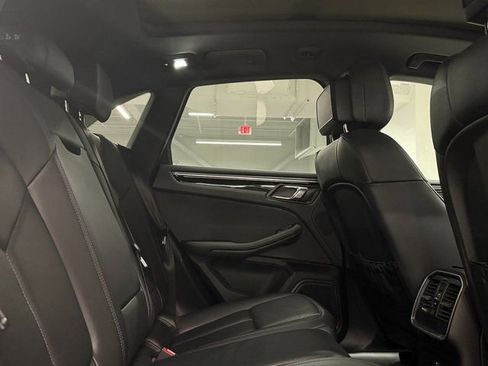 Certified 2023 Porsche Macan Turbo image 19
