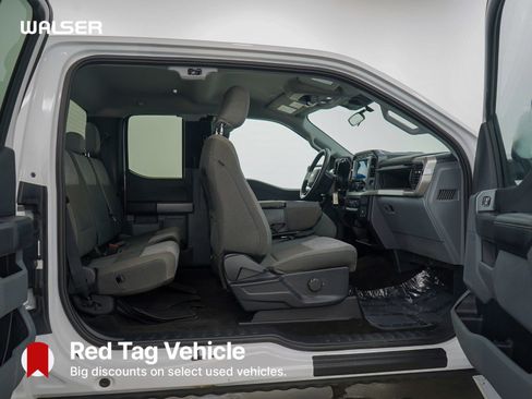 Used 2022 Ford F150 XLT w/ Trailer Tow Package image 12