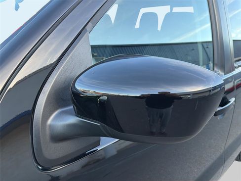 Used 2025 Nissan Frontier SV w/ SV Convenience Package image 33