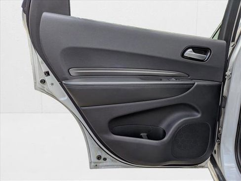 Used 2022 Dodge Durango SXT image 16