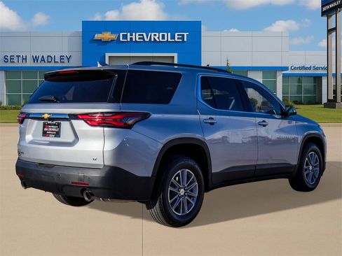 Used 2022 Chevrolet Traverse LT image 7