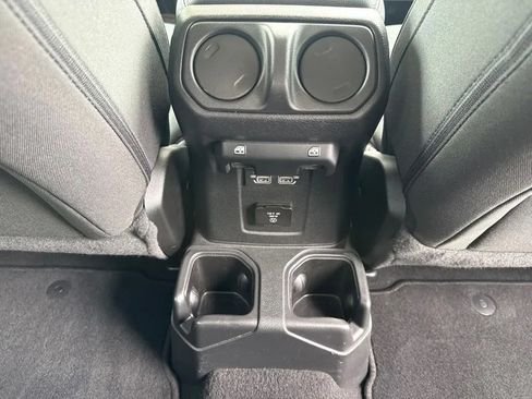 Used 2021 Jeep Wrangler Unlimited Sahara AWD/4WD image 32