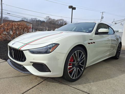 Used 2021 Maserati Ghibli Trofeo image 3