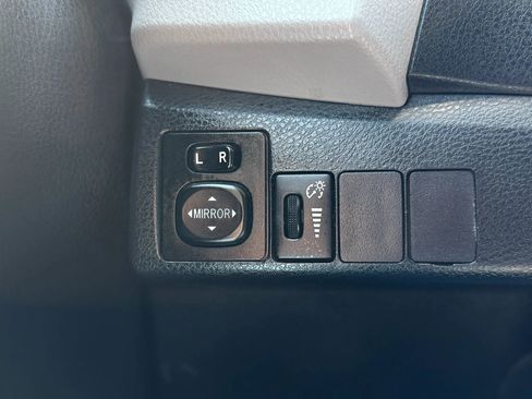 Used 2014 Toyota Corolla LE FWD image 23