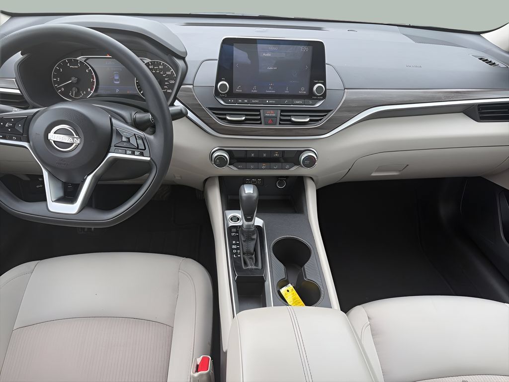 Used 2025 Nissan Altima 2.5 SV FWD image 19