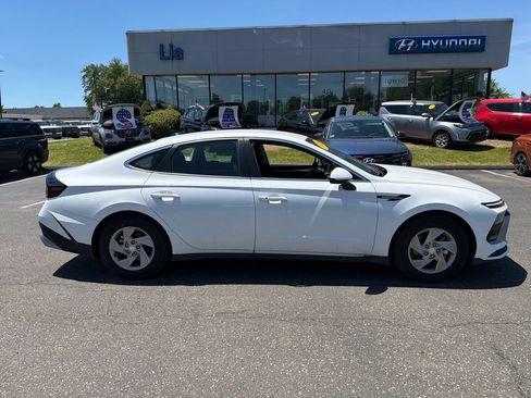 Certified 2025 Hyundai Sonata SE FWD image 2