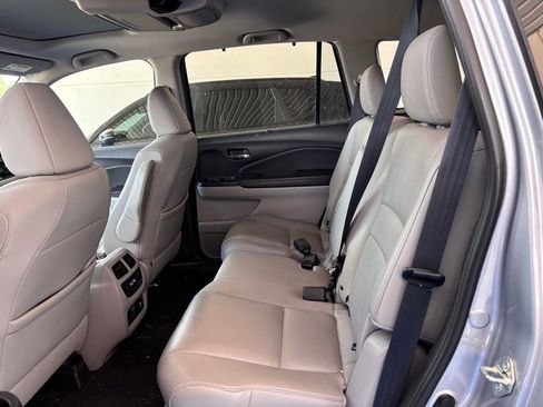 Used 2021 Honda Pilot Touring image 12