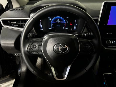 Used 2025 Toyota Corolla Cross XLE FWD image 9