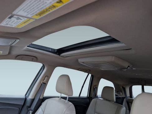 Used 2020 Honda Pilot Touring image 16