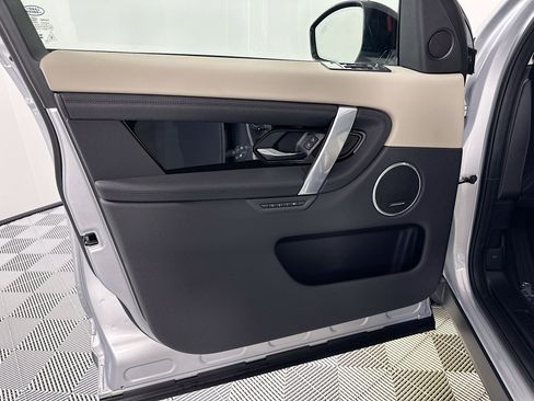 Used 2025 Land Rover Discovery Sport S image 14