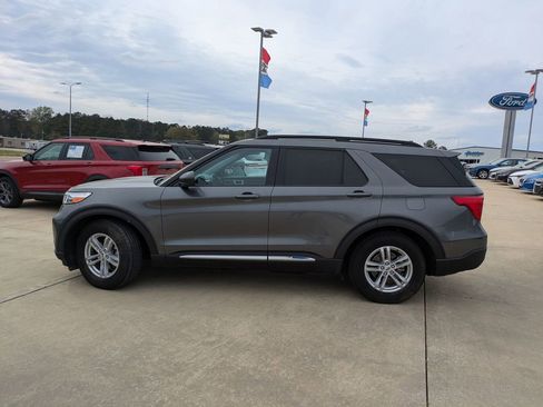 Used 2023 Ford Explorer XLT w/ Equipment Group 202A image 5