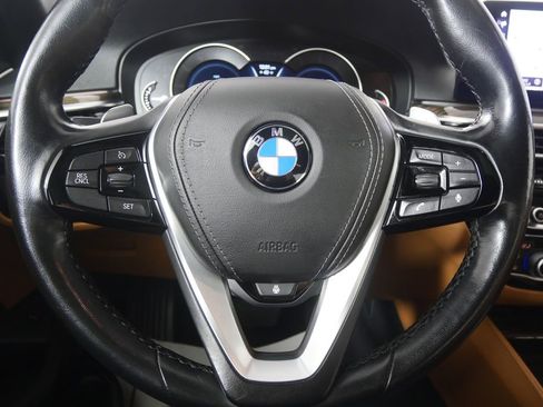 Used 2019 BMW 530i image 18