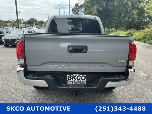 Used 2020 Toyota Tacoma SR5 RWD image 4