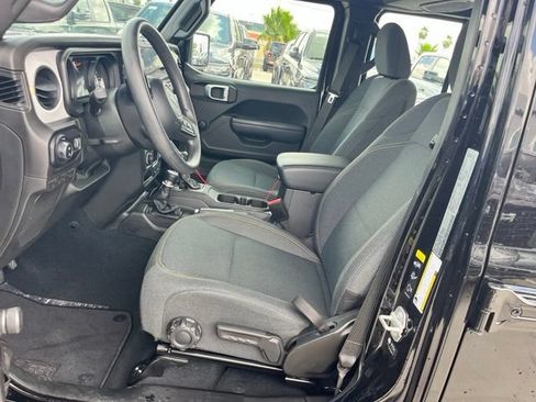 Used 2024 Jeep Gladiator Sport AWD/4WD image 11