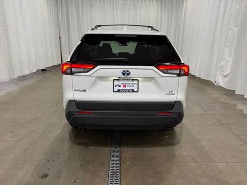 Certified 2024 Toyota RAV4 LE AWD/4WD image 5