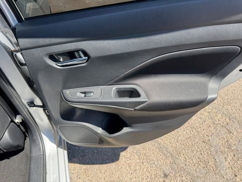 Used 2021 Nissan Versa SV FWD image 31