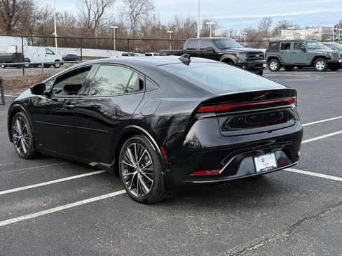 Used 2025 Toyota Prius XLE image 8