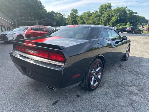 Used 2014 Dodge Challenger SXT RWD image 6