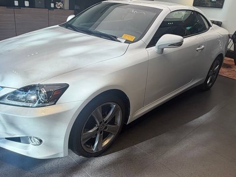 Used 2014 Lexus IS 250C w/ Navigation System Package RWD image 2