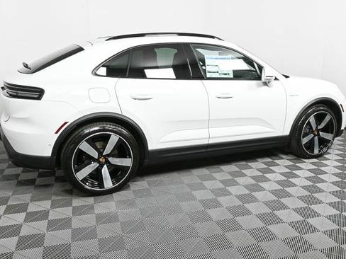 Used 2025 Porsche Macan Electric image 27