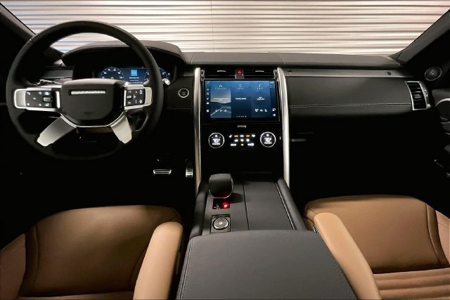 New 2026 Land Rover Discovery Limited Edition AWD/4WD image 6