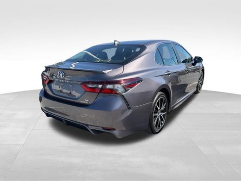Used 2023 Toyota Camry SE w/ Cold Weather Package FWD image 4