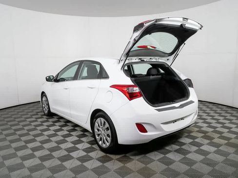 Used 2017 Hyundai Elantra GT image 35
