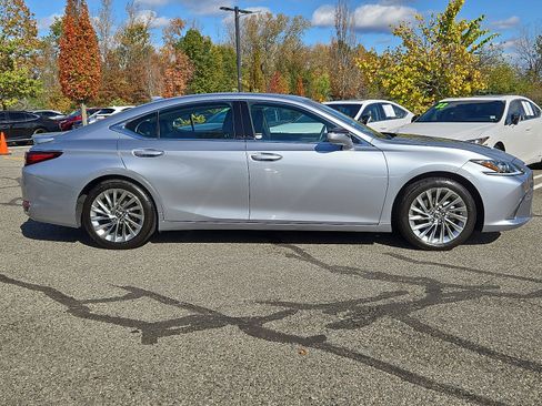 Certified 2023 Lexus ES 300h w/ Luxury Package image 8