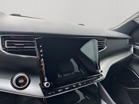 New 2026 Jeep Grand Wagoneer L Limited AWD/4WD image 37