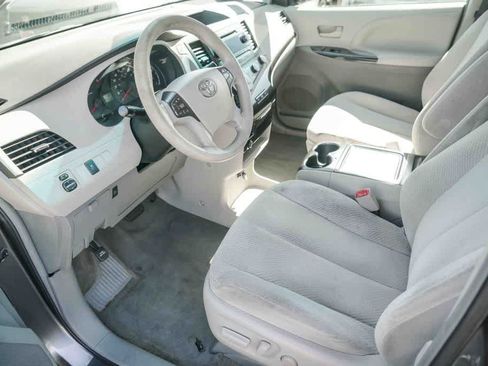 Used 2012 Toyota Sienna LE w/ Towing Pkg FWD image 16