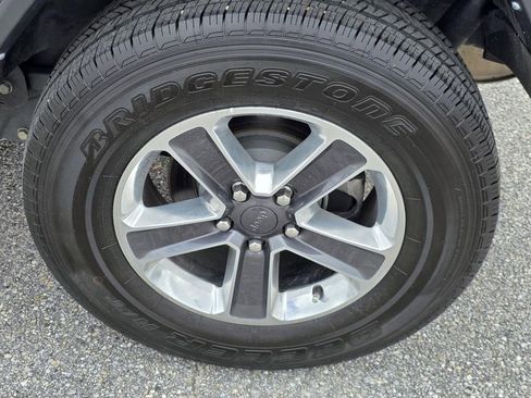 Used 2021 Jeep Wrangler Unlimited Sahara image 37