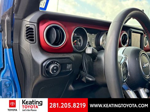 Used 2023 Jeep Gladiator Rubicon w/ Cold Weather Group AWD/4WD image 14