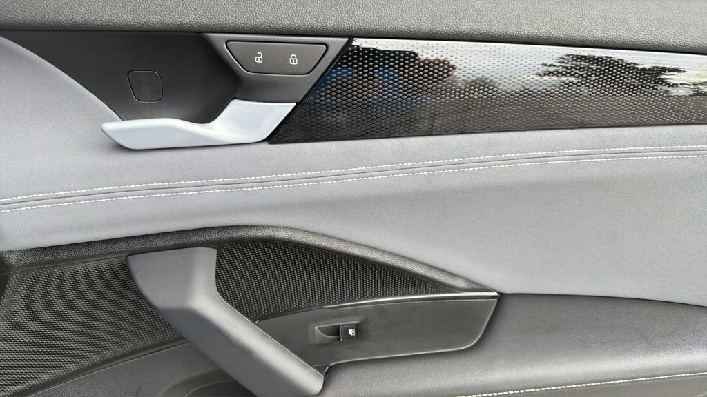 New 2026 Volkswagen Tiguan SE R-Line FWD image 13