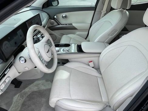 Used 2025 Genesis GV60 Advanced image 13