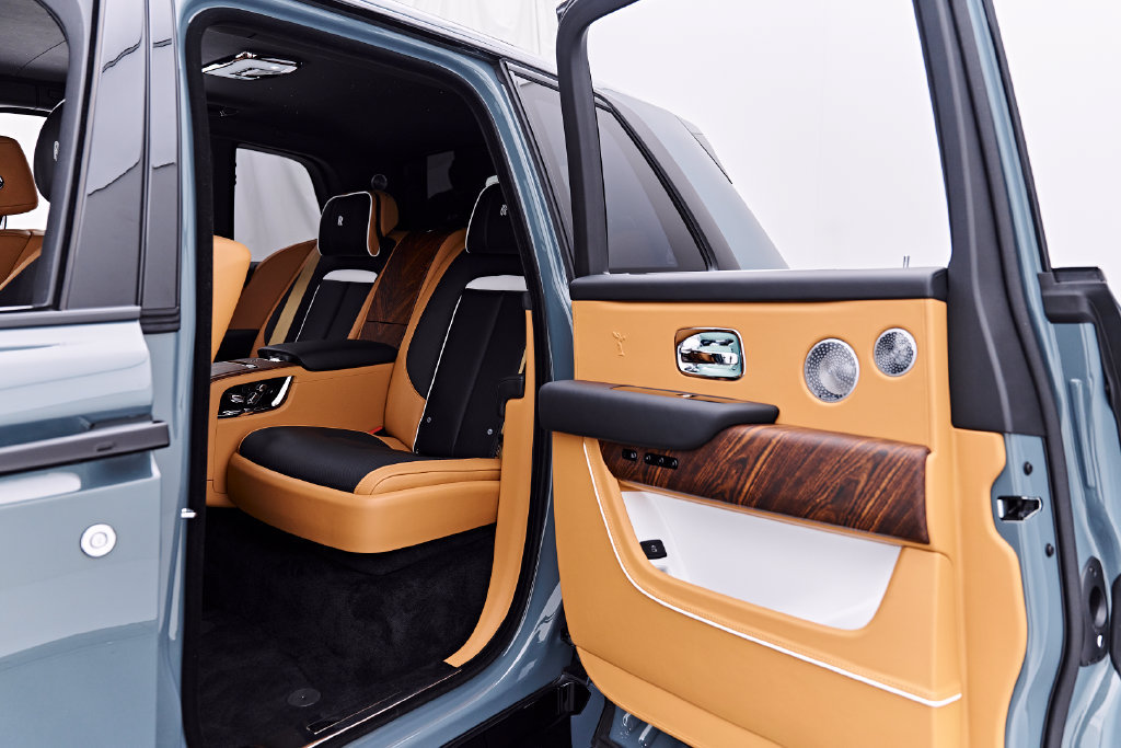 Used 2025 Rolls-Royce Cullinan AWD/4WD image 43
