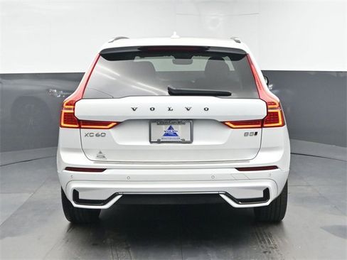Used 2023 Volvo XC60 B5 Plus w/ Climate Package image 7