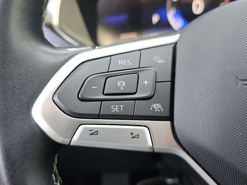 Used 2023 Volkswagen Taos SE w/ Panoramic Sunroof Package AWD/4WD image 12